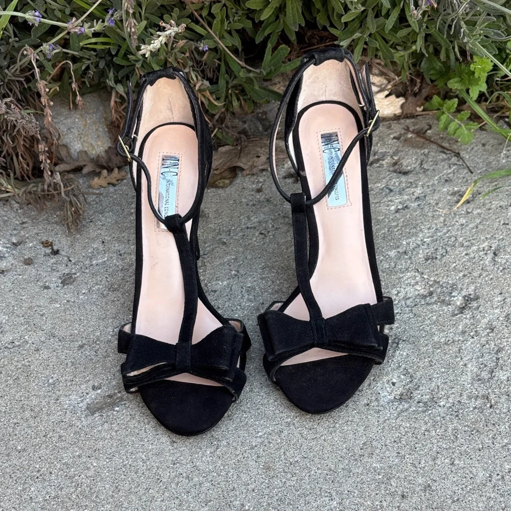 INC International Concepts Reesie Black‎ Leather Bow Heels. 7.5